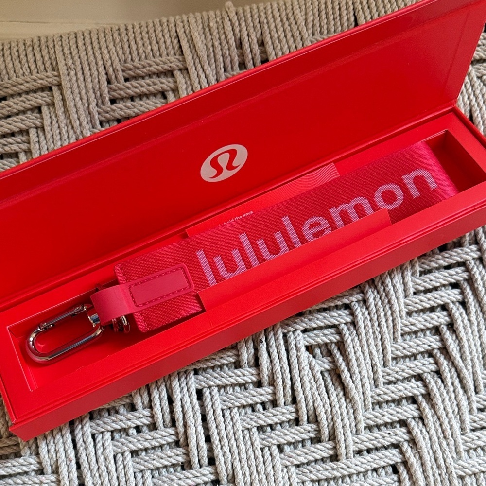 Lululemon Collective Pinnacle Member Exclusive Red Never Lost Keychain + Box NEW
